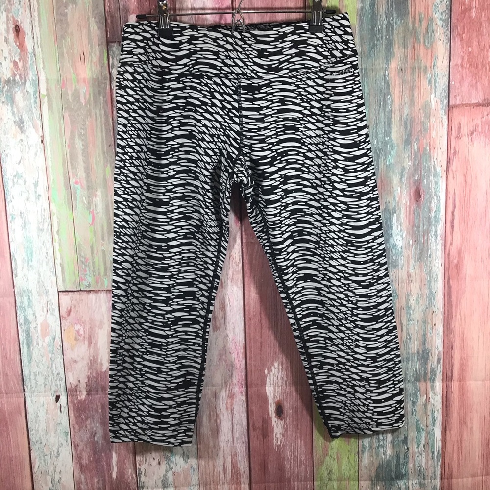 Calvin Klein patterned gym capris
